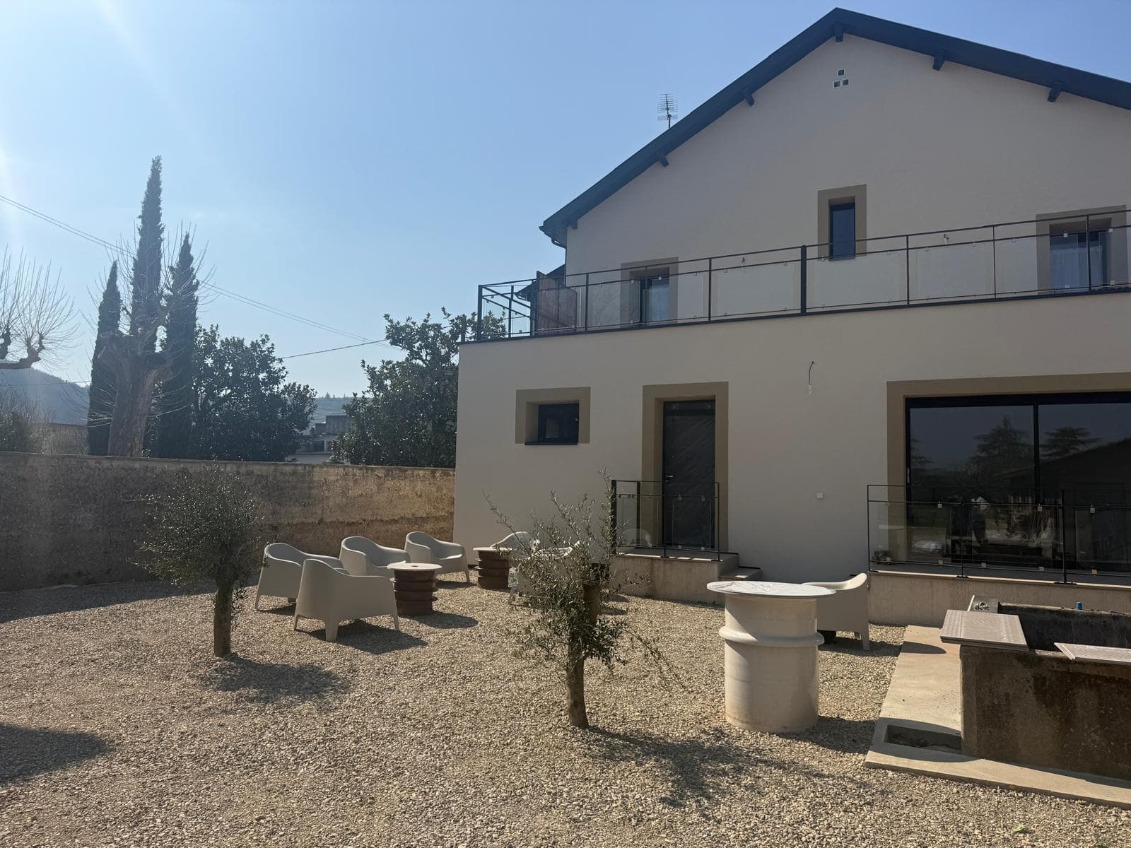 Vue extérieure du gîte La Pauz' — étape ViaRhôna Andancette