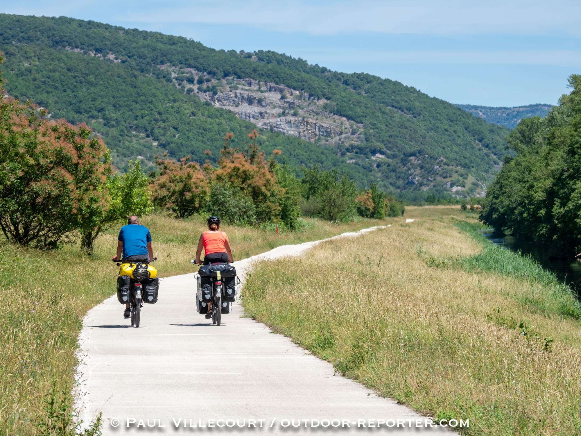 Piste cyclable ViaRhôna longeant le Rhône — étape Andancette